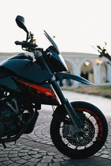 KTM 990 Supermoto 2009-thumb-12