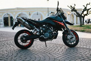 KTM 990 Supermoto 2009-thumb-9
