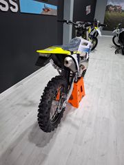Husqvarna TE 250 2024 TE 250 i-thumb-6