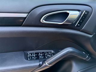 Porsche Cayenne 2013-thumb-15