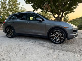 Porsche Cayenne 2013-thumb-1