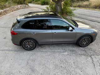 Porsche Cayenne 2013-thumb-10