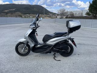 Piaggio Beverly 300 2019 ΕΚΔΟΣΗ 300S - ΜΕ ABS / ASR & ΒΑΛΙΤΣΑ - ΕΛΛΗΝΙΚΗΣ ΑΝΤΙΠΡΟΣΩΠΕΙΑΣ - ΑΝΤΑΛΛΑΓΗ ΜΕ ΑΥΤΟΚΙΝΗΤΟ-thumb-1
