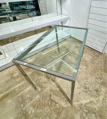 Πωλείται Τραπέζι Βιτρίνα πολυτέλειας inox γυαλιστερό, (Italian design) με τζάμι (περιοχή ΒΙΠΕ Ηρακλείου Κρήτης)