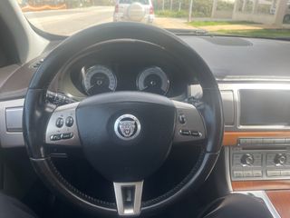 Jaguar XF 2013-thumb-7
