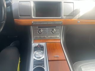 Jaguar XF 2013-thumb-9