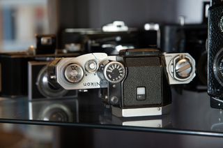 NIKON F-thumb-1