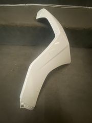 Μπροστινό δεξιά Πλαστικό fairing πάνελ ποδιάς Λευκό