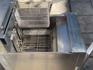 Φριτέζα Ηλεκτρική Επιδαπέδια Με 1 Κάδο 24Lt 51x80x115Cm FRYMASTER - Μεταχειρισμένη.-thumb-4