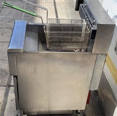 Φριτέζα Ηλεκτρική Επιδαπέδια Με 1 Κάδο 24Lt 51x80x115Cm FRYMASTER - Μεταχειρισμένη.-thumb-6