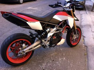 Aprilia Dorsoduro 750 2009-thumb-1