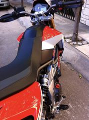 Aprilia Dorsoduro 750 2009-thumb-3