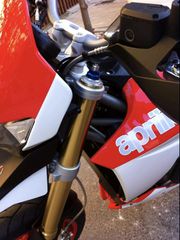 Aprilia Dorsoduro 750 2009-thumb-4