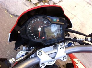 Aprilia Dorsoduro 750 2009-thumb-13