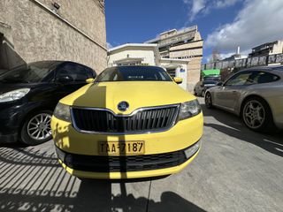 Skoda Rapid 2015-thumb-1