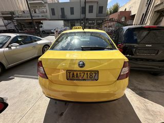 Skoda Rapid 2015-thumb-4