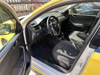 Skoda Rapid 2015-thumb-5