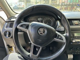 Skoda Rapid 2015-thumb-6