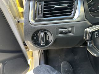 Skoda Rapid 2015-thumb-10