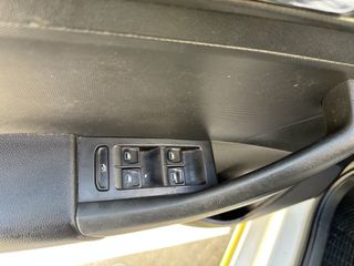 Skoda Rapid 2015-thumb-11