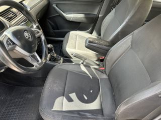 Skoda Rapid 2015-thumb-12