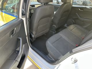 Skoda Rapid 2015-thumb-13