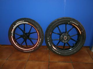 KTM DUKE 125-ΜΠΡΟΣΤΙΝΟΣ ΚΑΙ ΠΙΣΩ ΤΡΟΧΟΣ