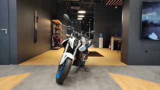 Suzuki GSX 8S 2024-thumb-1