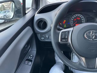 Toyota Yaris 2015 VVT-i Comfort-thumb-16