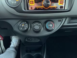 Toyota Yaris 2015 VVT-i Comfort-thumb-21