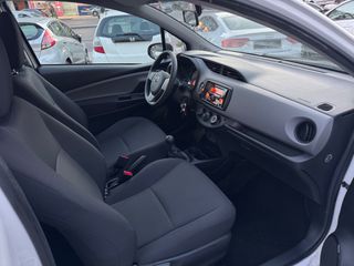 Toyota Yaris 2015 VVT-i Comfort-thumb-24