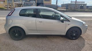 Fiat Grande Punto 2014-thumb-6