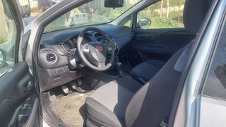 Fiat Grande Punto 2014-thumb-12