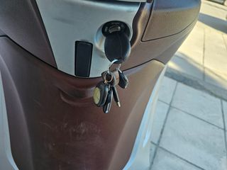 Piaggio Beverly 300 2018 ABS-ASR-!!-thumb-17