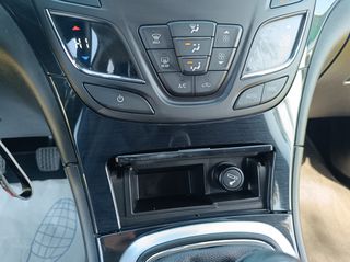 Opel Insignia 2014-thumb-30
