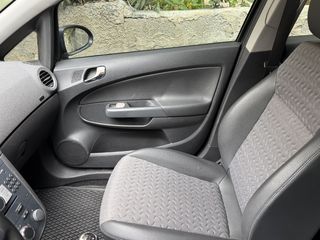 Opel Corsa 2011-thumb-6