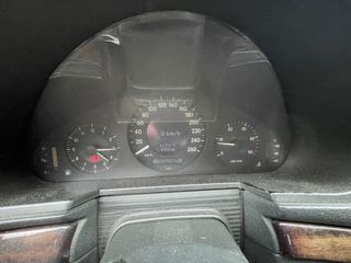 Mercedes-Benz E 220 2003-thumb-10