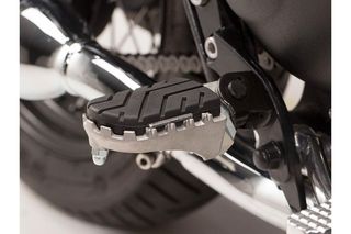 SW-MOTECH ION αναδιπλούμενα μαρσπιέ για Triumph Bonneville/T100 (04-16), Scrambler (05-) Ανοξείδωτο Ατσάλι