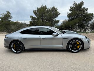 Porsche Taycan 2022 TURBO S CARBON-thumb-3