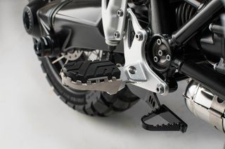 SW-MOTECH ION αναδιπλούμενα μαρσπιέ για BMW R nineT Scrambler (16-), R nineT GS (16-)- Ανοξείδωτο ατσάλι