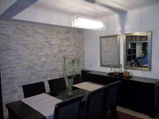 Τραπεζαρία μάρκας DIAMANTIDIS σε άριστη κατάσταση.