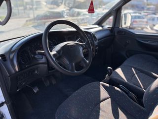 Hyundai H-1 2000-thumb-11