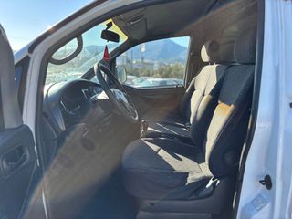 Hyundai H-1 2000-thumb-13