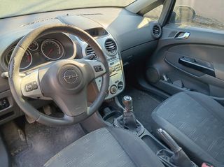 Opel Corsa 2012-thumb-3
