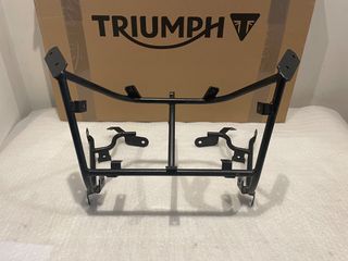Triumph upper front subframe DAYTONA 750-1000 βάση φανού φανοστάτης  2300002-T0301