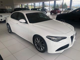 Alfa Romeo Giulia 2016-thumb-2