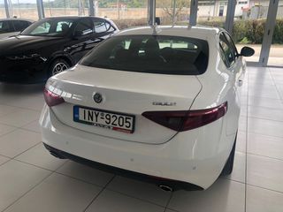 Alfa Romeo Giulia 2016-thumb-3