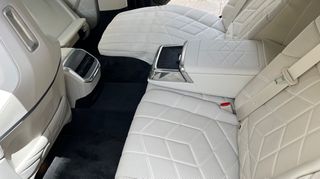 Bmw i7 2024 Bmw i7 M70 xDrive Sedan Series	G70 Bosganas-thumb-20