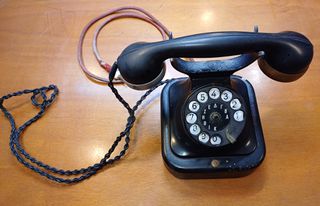 SIEMENS HALSKE W28. Το πρώτο τηλέφωνο με καντράν.