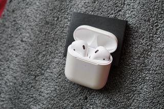 Apple AirPods (2nd Gen)